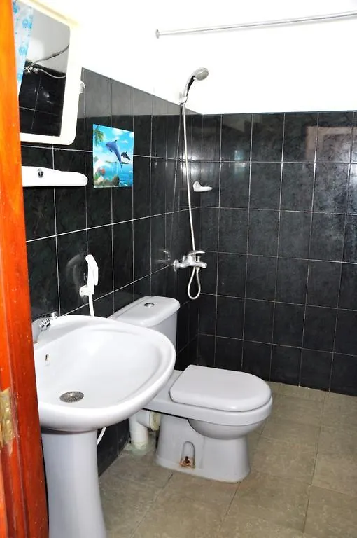 Blumarine Guest House Negombo 0*,