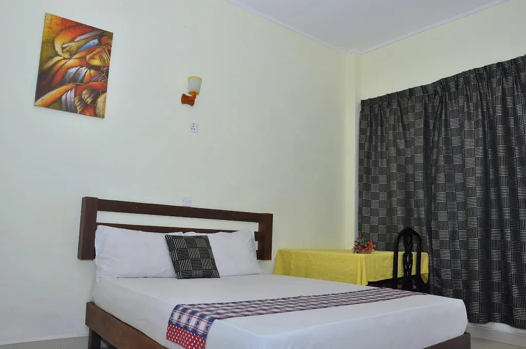 Blumarine Guest House Negombo 0*,