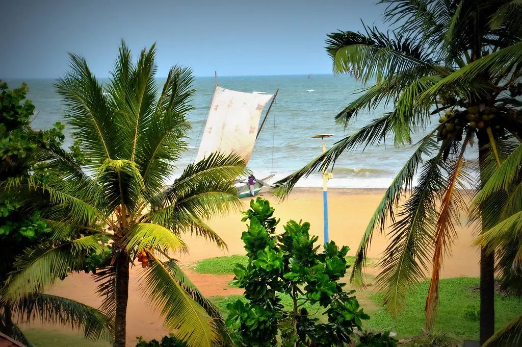 Blumarine Guest House Negombo 0*,