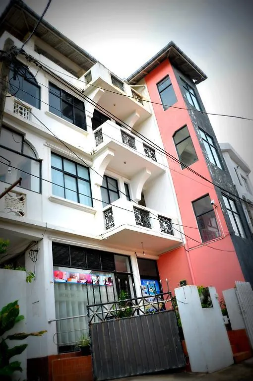 Blumarine Guest House Negombo