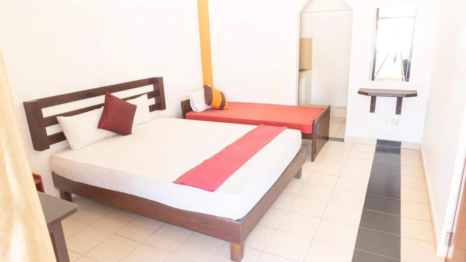Blumarine Guest House Negombo