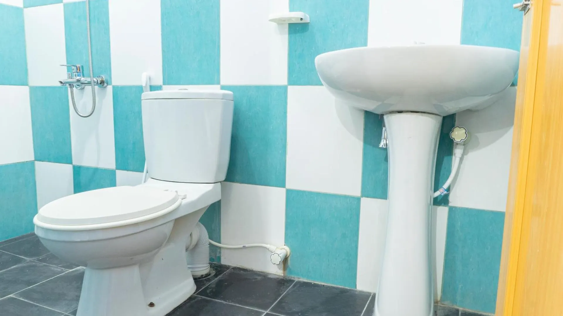 Blumarine Guest House Negombo 0*,