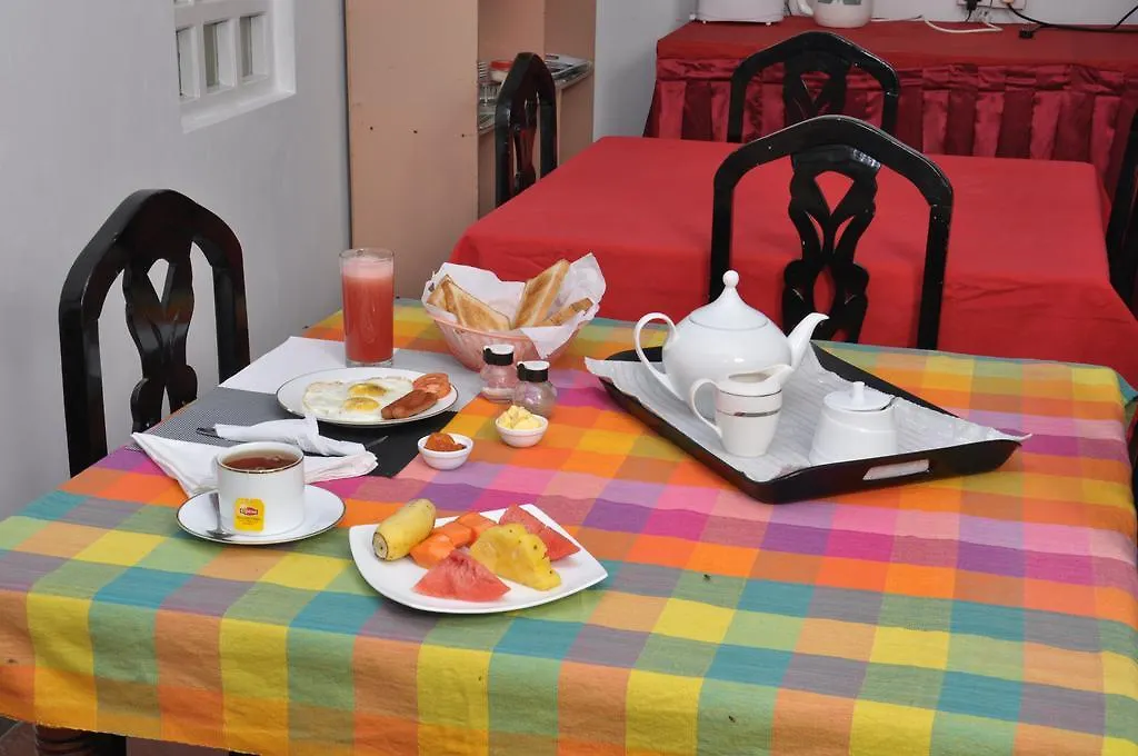 Blumarine Guest House Negombo
