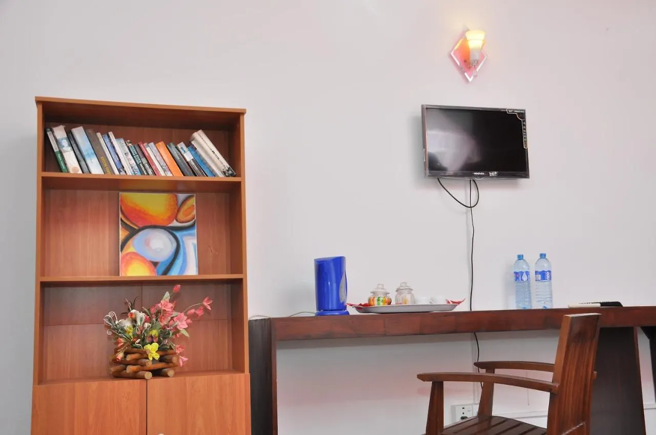 Blumarine Guest House Negombo